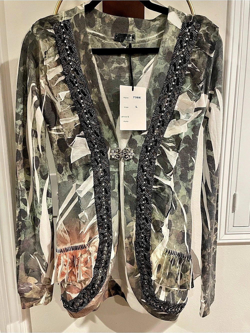 Spy Zone Exchange Zone Exchange Abstract Embellished Blouse in Green & Black